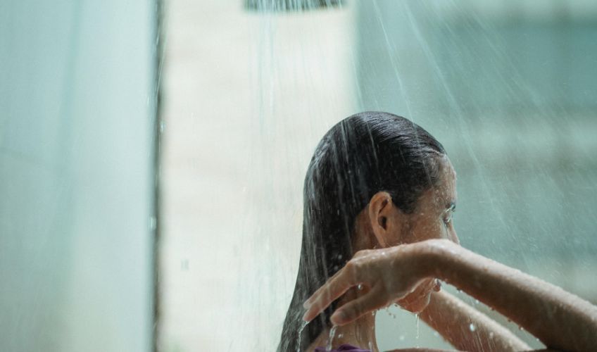 The Easiest Way to Cover Gray Hair Naturally